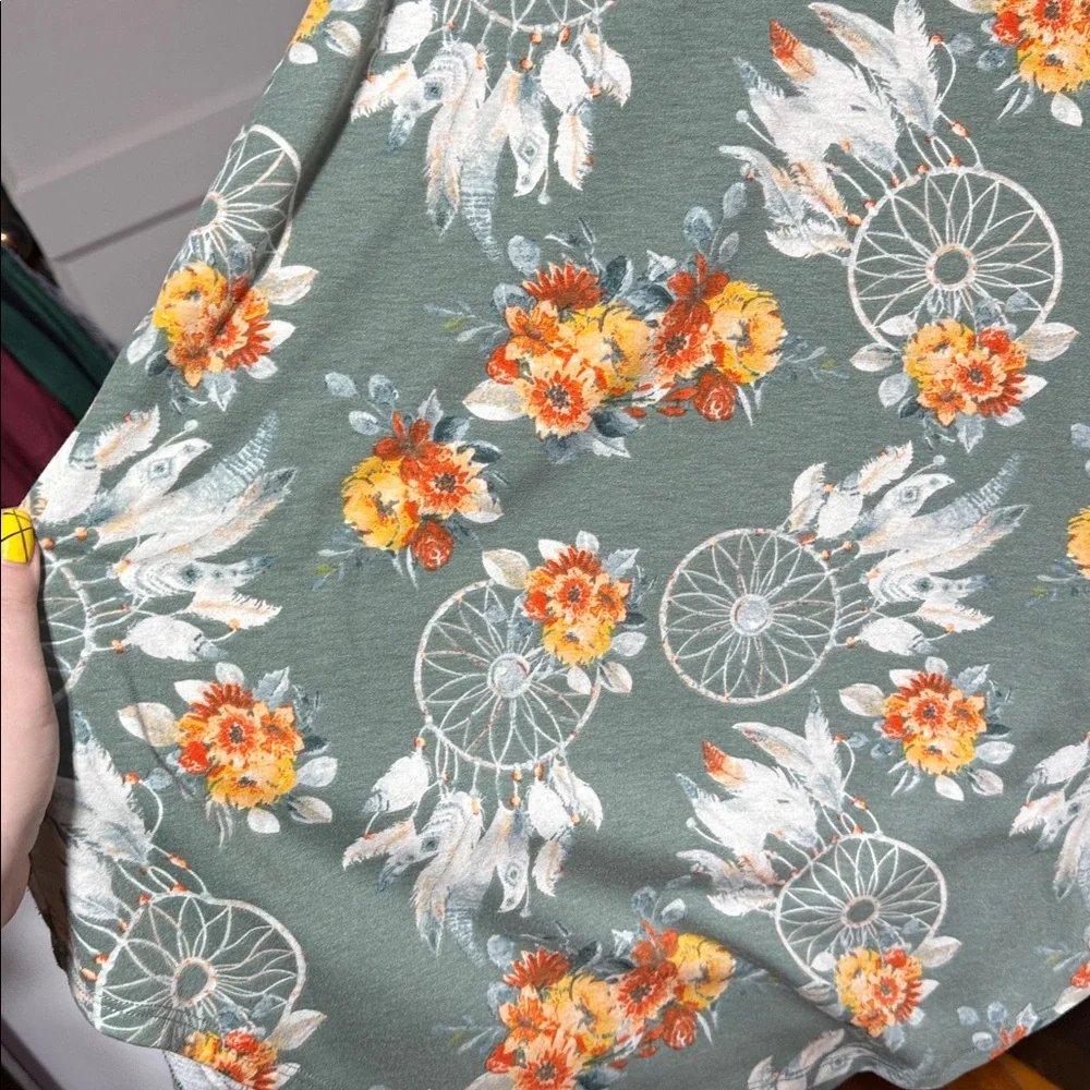 LuLaRoe Iris Sage Green Floral Dreamcatcher V-Neck Top - Picture 6 of 6
